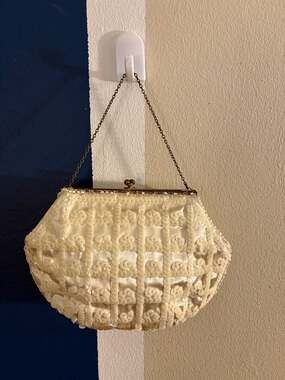 Vintage 1950s Cream Beaded and Sequin Kiss-Lock Evening Bag with Chain Strap